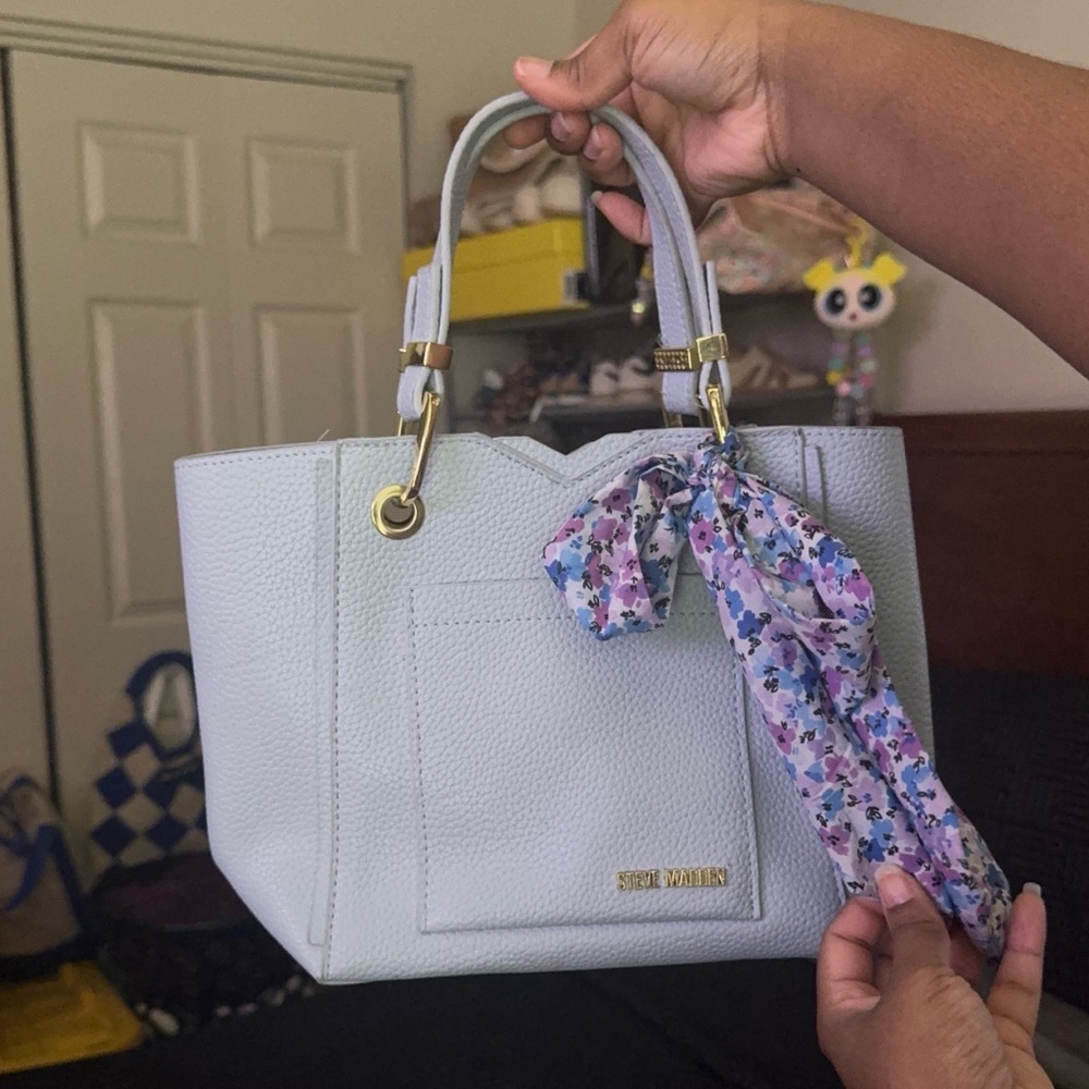 NWOT Steve Madden Light Blue Tote w/ Floral Scarf